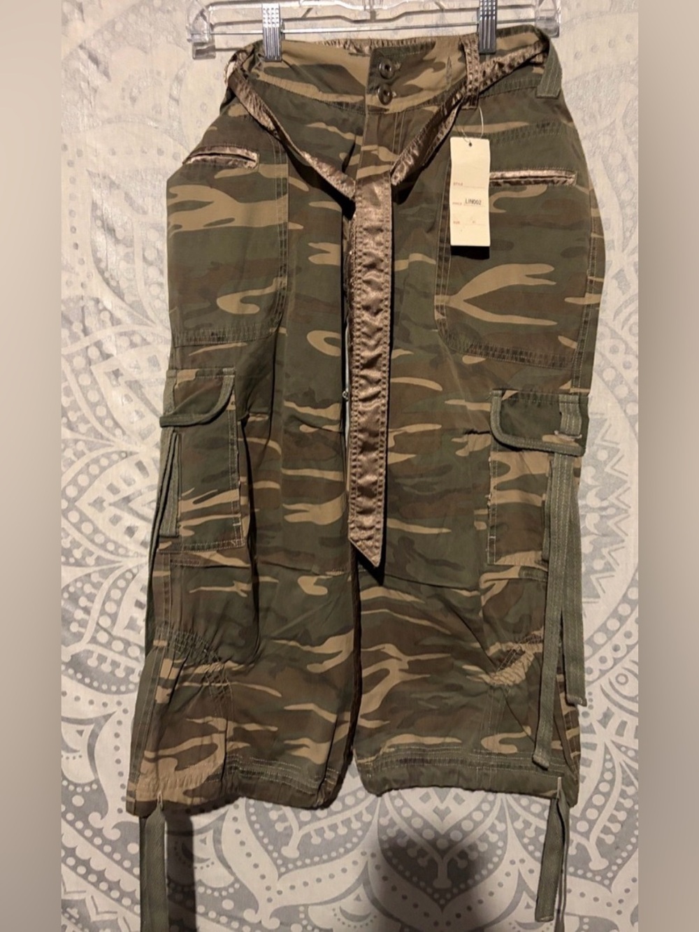 NWT Paradise Camo Cargo Capri Pants Satin Trim Drawstring XL 🌿